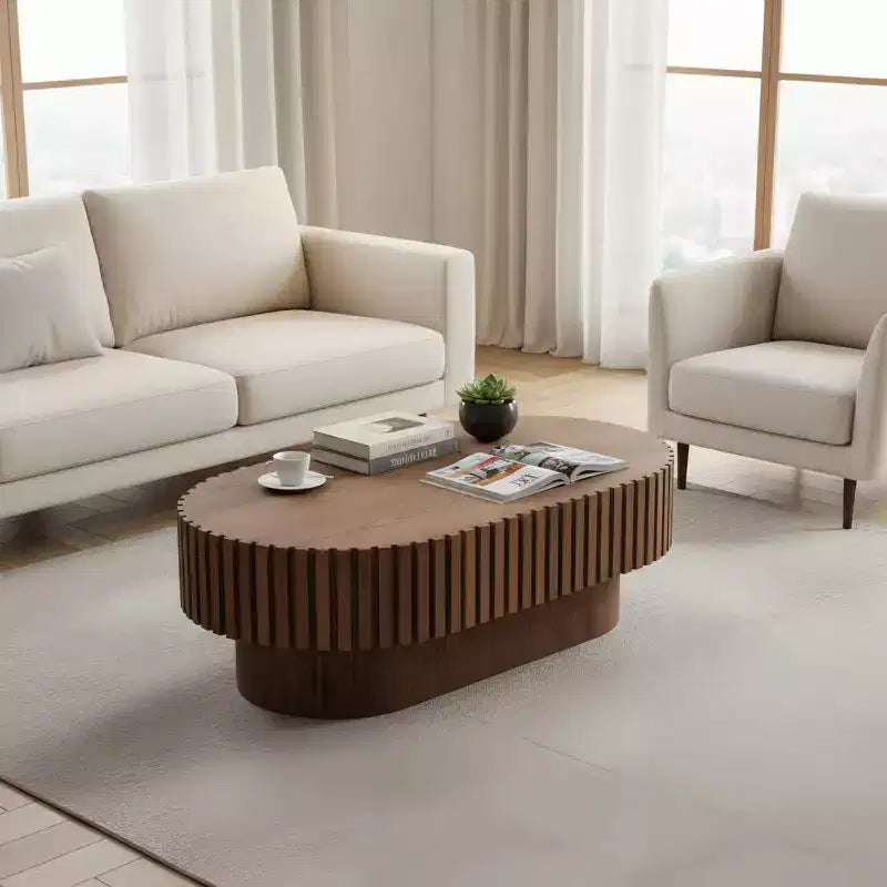 Table basse ovale marron, base piédestal cannelée, utilisation individuelle