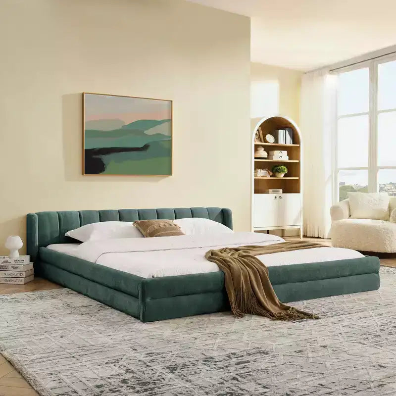 Lit plateforme King tapissé de chenille bleu-vert avec tête de lit