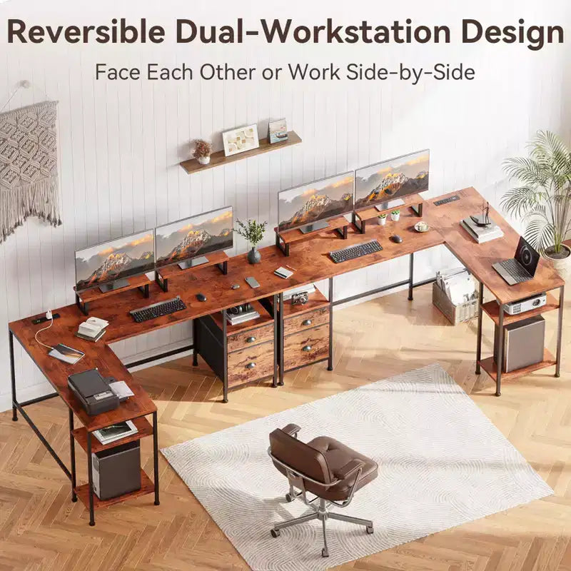 Bureau d'angle marron avec station de charge, supports d'écran et tiroir de classement – 2 personnes